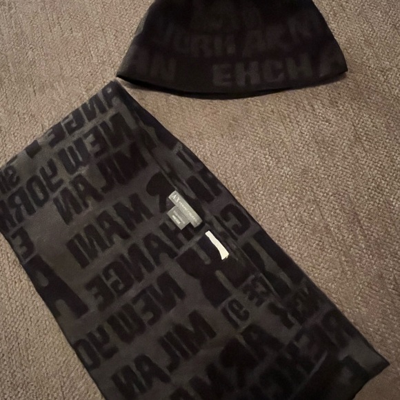 Armani Exchange reversable unisex hat and scarf. - Picture 4 of 5
